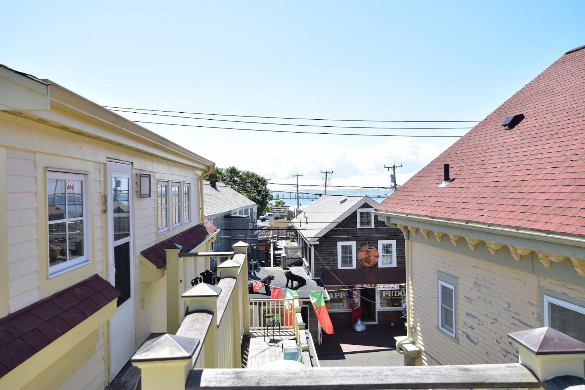 Апартаменты Center Of Town Steps Away Private Deck Провинстаун Экстерьер фото